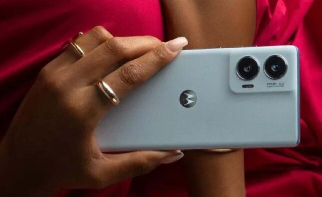 The Best Mobile Under 30000 in India (Aug 2024)